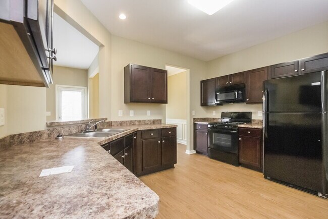 Building Photo - 520 Hill Crest Cir