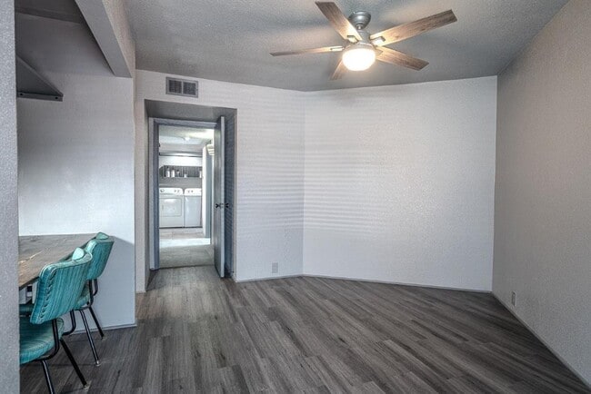Building Photo - 3303 W Greenridge Dr