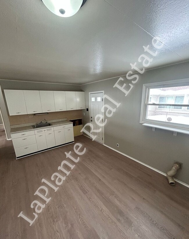 Building Photo - Freshly Updated 3-Bedroom Home Near UT