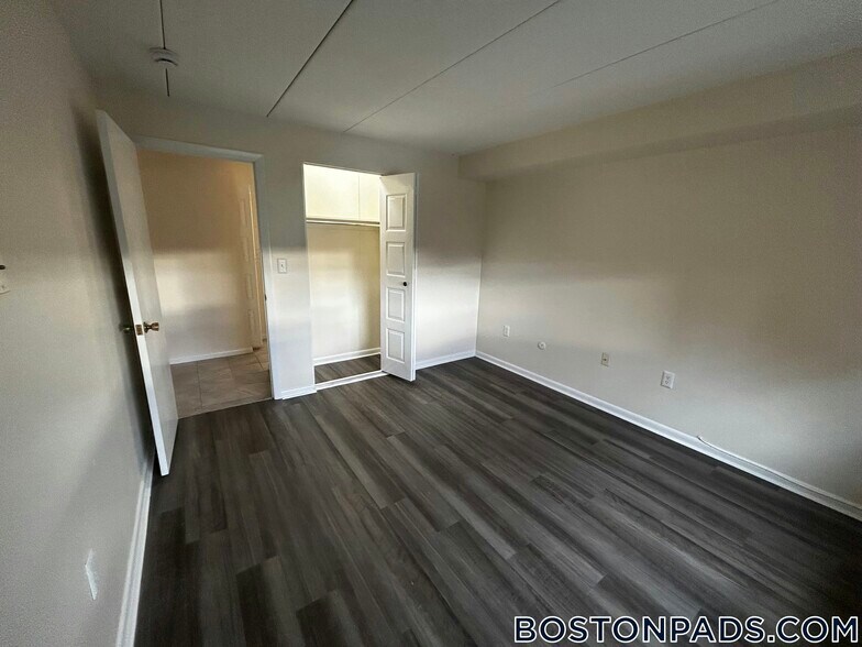 Building Photo - 51 Hill Rd