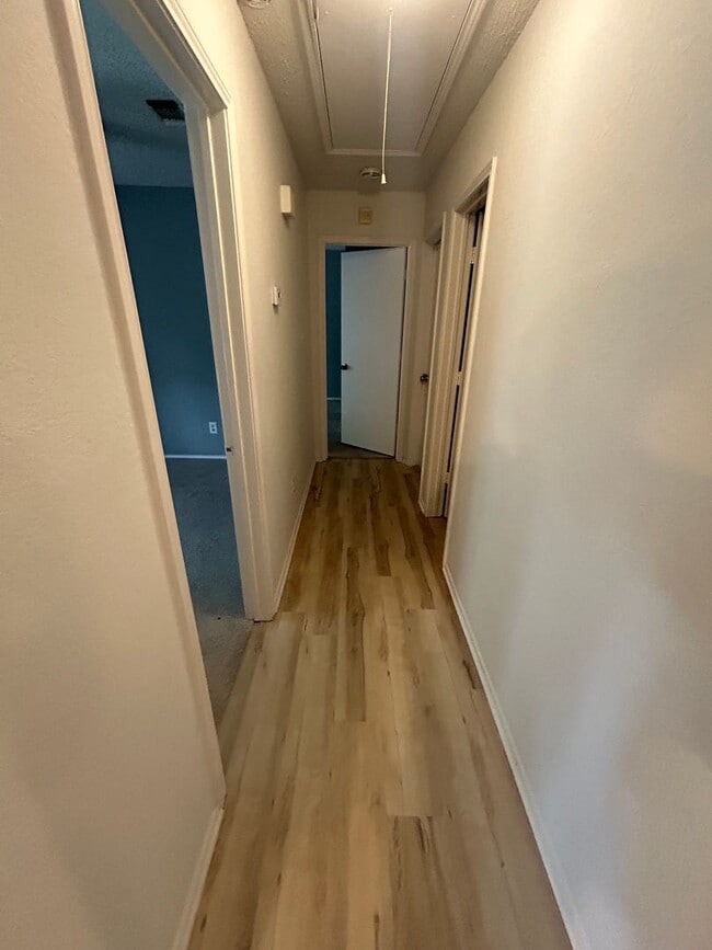 Building Photo - Ready to Move in... Do not miss this house...