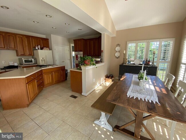 Building Photo - 6 Hollow Creek Cir