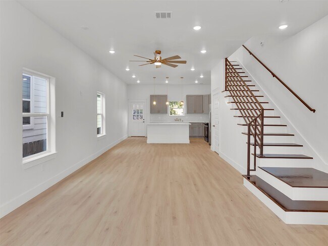 Building Photo - 1311 E 33rd St