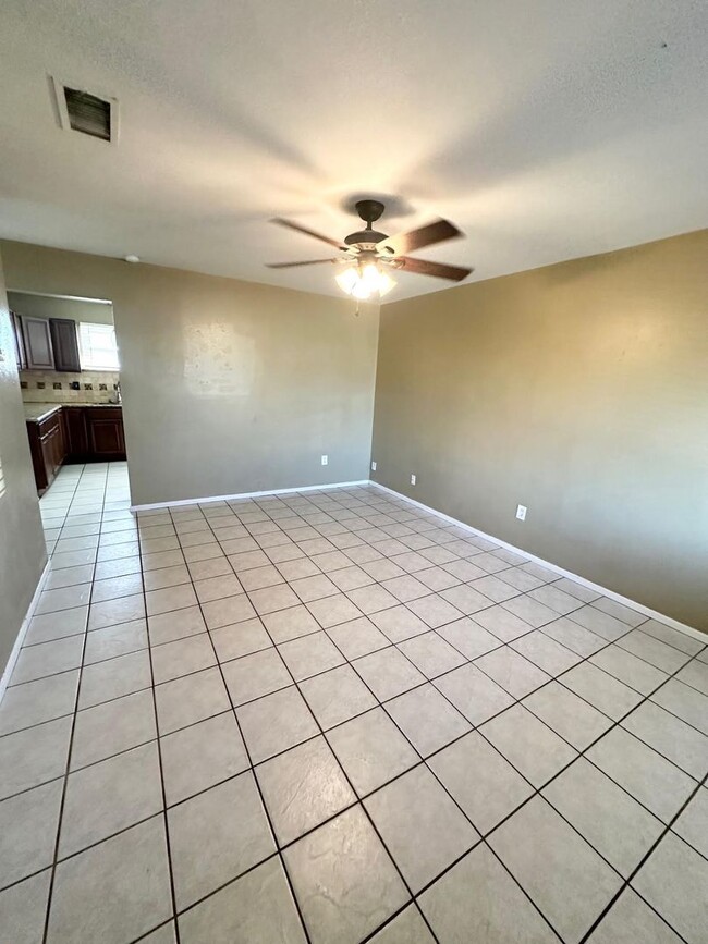 Building Photo - 3 Bed 1 Bath Ready to Rent!