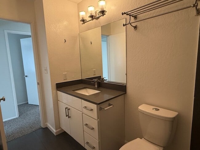 Building Photo - 3-Bedroom Hilltop Village Home w/ Bonus Am...