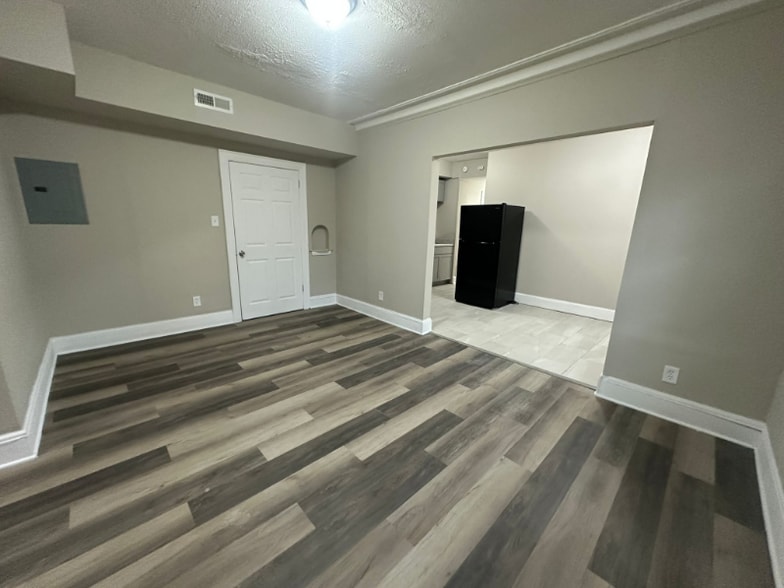 Building Photo - 172 S Portage Path