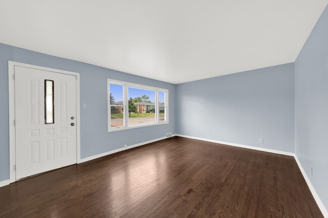 Building Photo - 4933 S Lockwood Ave