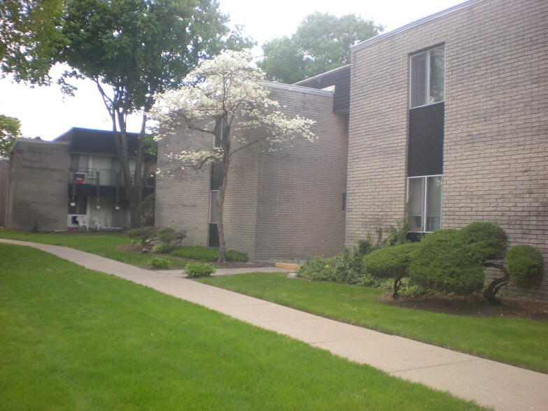 Primary Photo - 9081 Wayne Rd