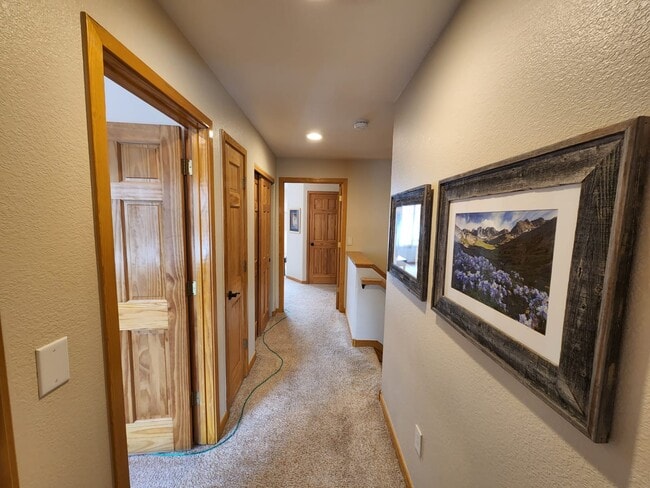 Building Photo - 156 Robin Dr