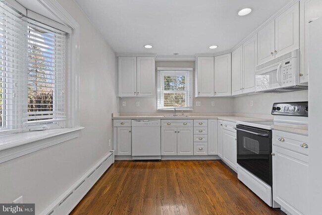 Building Photo - 1224 Lancaster Ave