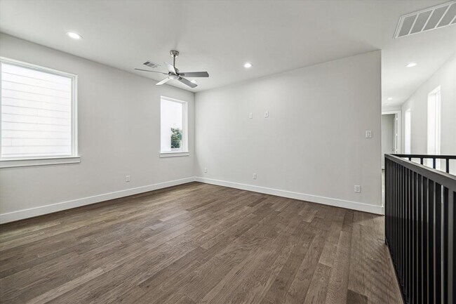 Building Photo - 405 E 32nd St
