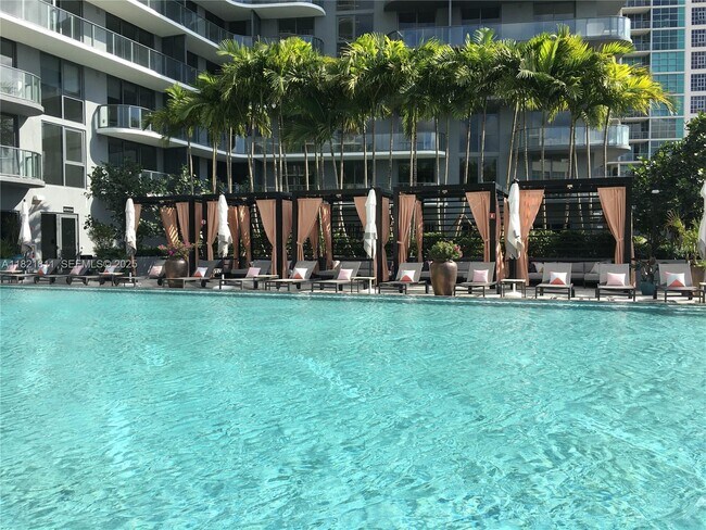 Building Photo - 121 NE 34th St