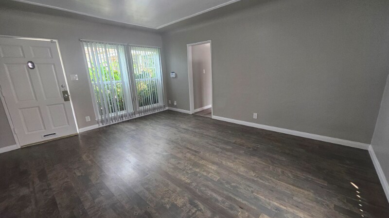 Building Photo - 812 N Fuller Ave