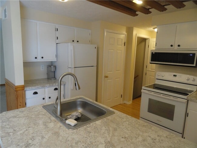 Building Photo - 206 Greenway Blvd