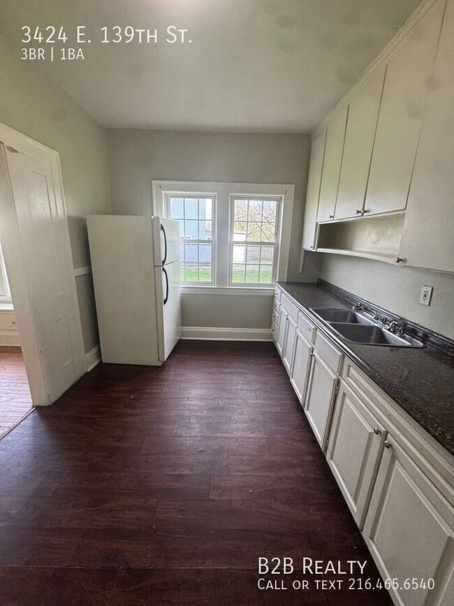 Building Photo - 3424 E 139th St