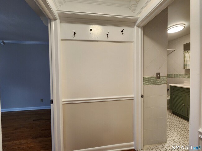 Building Photo - 22 North Lake Dr