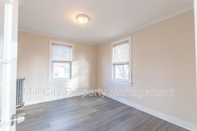 Building Photo - 261 Orange St