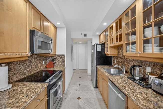 Building Photo - 1000 W Island Blvd