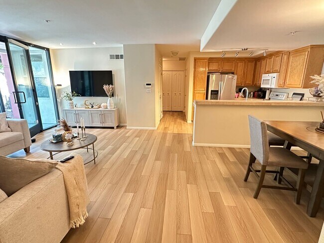 Building Photo - Beautiful 2 Bd 2 BA Condo Prime Marina Dis...