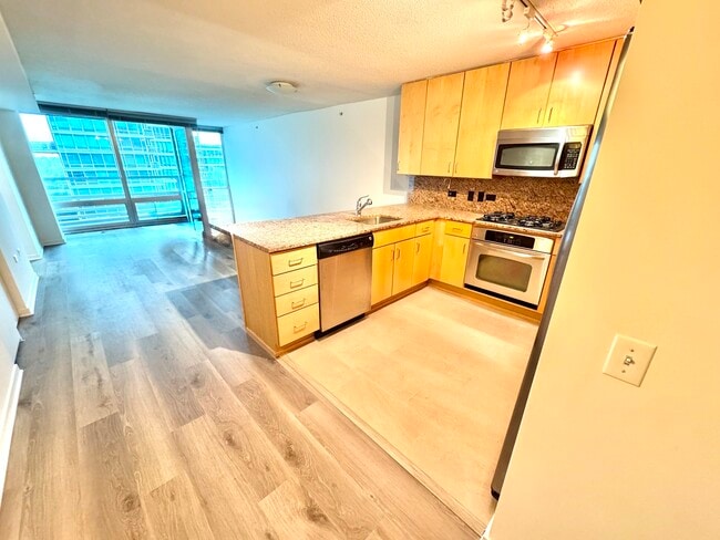 Building Photo - 9725 Woods Dr