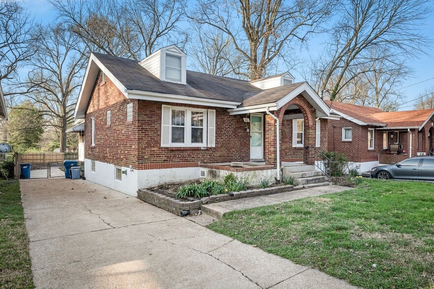 Building Photo - 246 Louisa Ave
