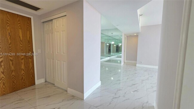 Building Photo - 3610 Yacht Club Dr