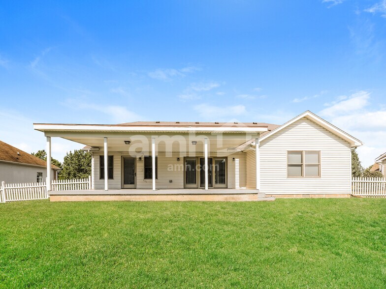 Building Photo - 5692 Cottonwood Ct