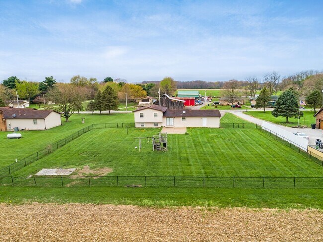 Building Photo - 7450 Richardson Rd