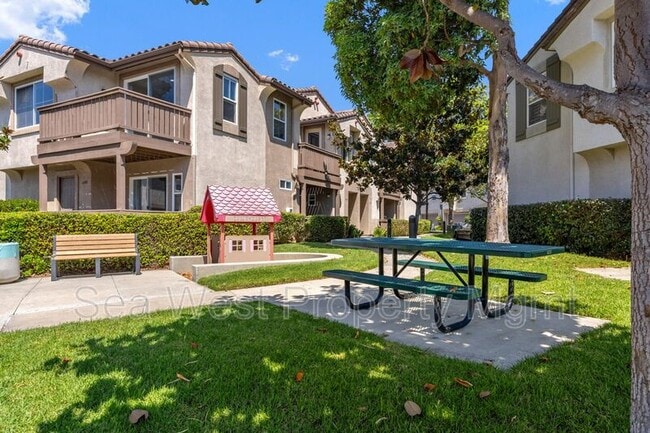 Building Photo - 6148 Paseo Granito