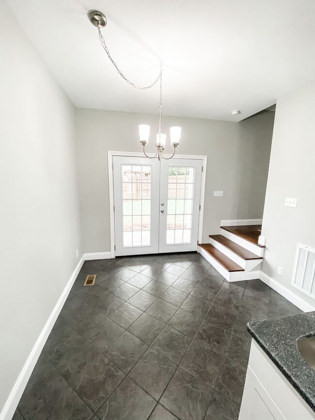 Building Photo - Beautifully renovated 3BR/2BA in Maryville