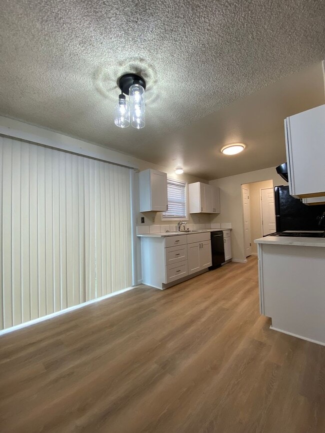 Building Photo - Charming 3 Bedroom 1 Bath Updated Home in Tacoma!