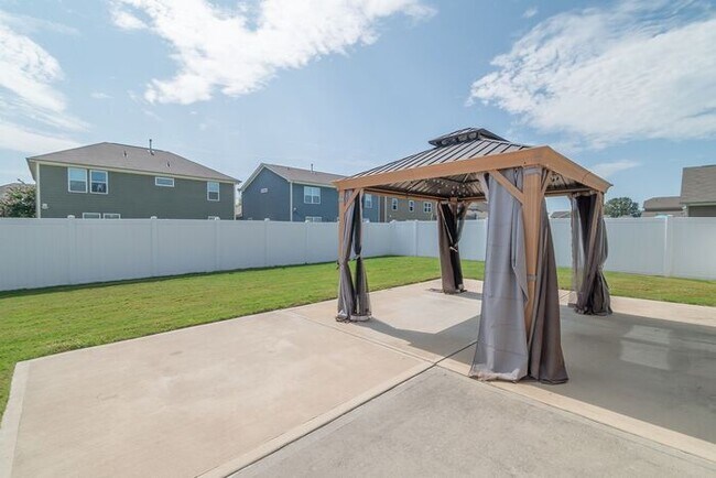 Building Photo - Luxury Living Begins at Home: Where Every Day Feels Like a Retreat; 5BR/3BA, Office