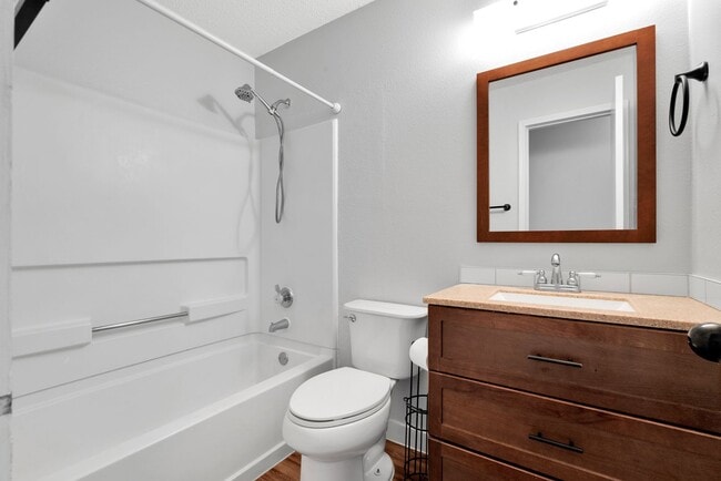 Building Photo - Charming 3 Bed 2.5 Bath Home with Solar Panels!