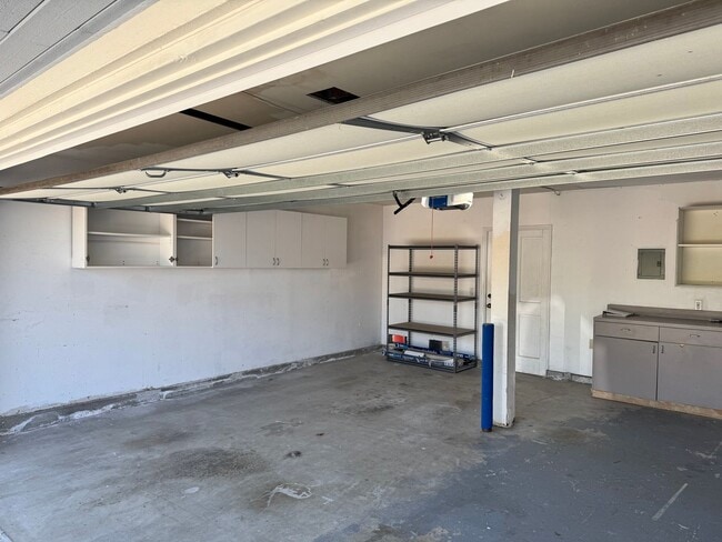 Building Photo - Eastside Costa Mesa Townhome with 2-Car Ga...