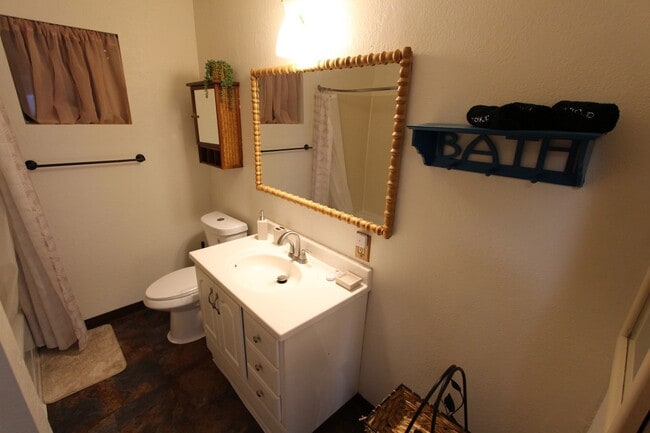 Building Photo - Cute Mountainaire home