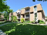 Building Photo - Downtown Living | 1 Bed • 1 Bath Ground-Level Condo | Available August 1!