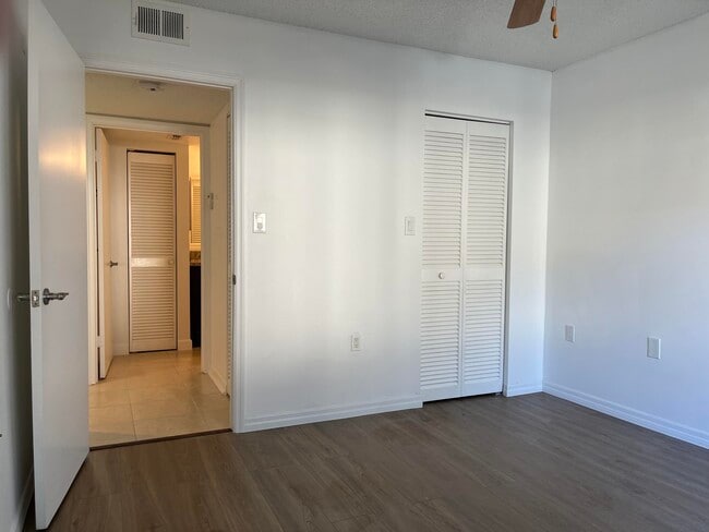 Building Photo - 18106 Glenmoor Dr
