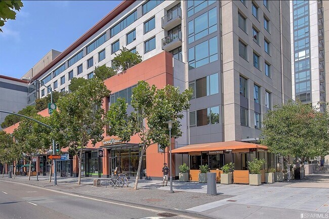 Building Photo - 2 BD 1.5BA Condo with Views! Location! Pen...