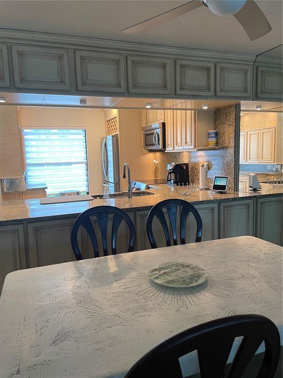 Building Photo - 6260 Sun Blvd