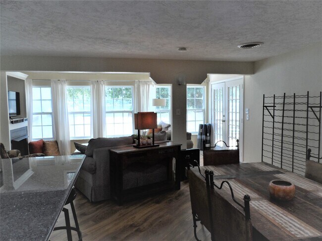 Building Photo - 13545 Northshore Loop