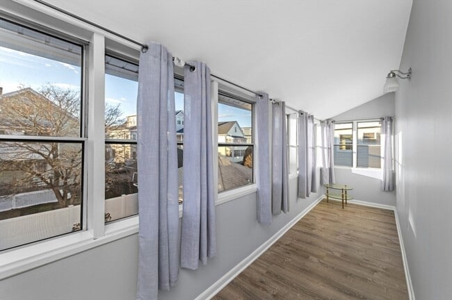 Building Photo - 14 St Marys St