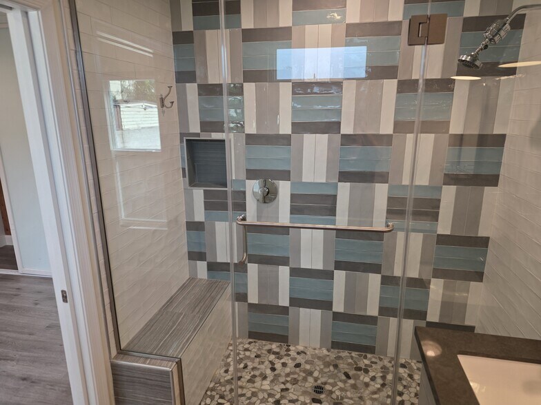 Building Photo - 425 Western Ave