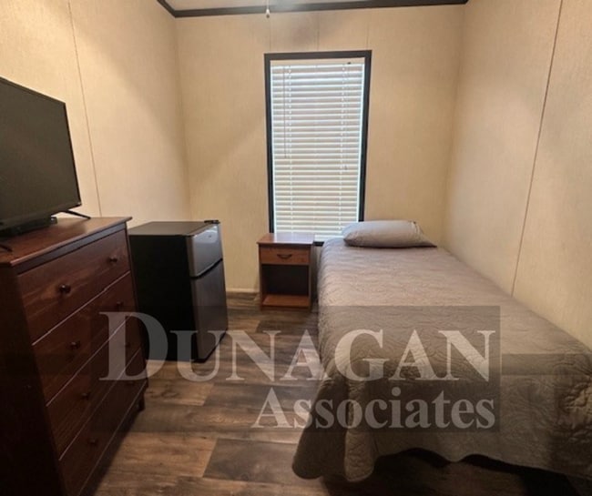 Building Photo - 5Bed| 5Bath Mobile Home- Ideal Workforce Housing in Loving, NM