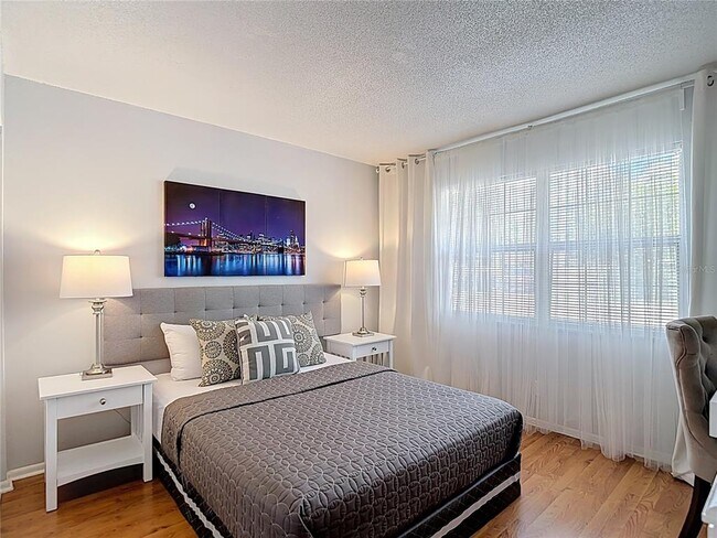 Building Photo - 220 Southeast Jefferson Cir N