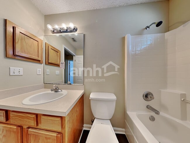 Building Photo - 9575 Stratham Ct