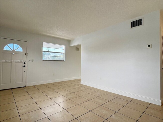 Building Photo - 1434 SW 22nd Ave