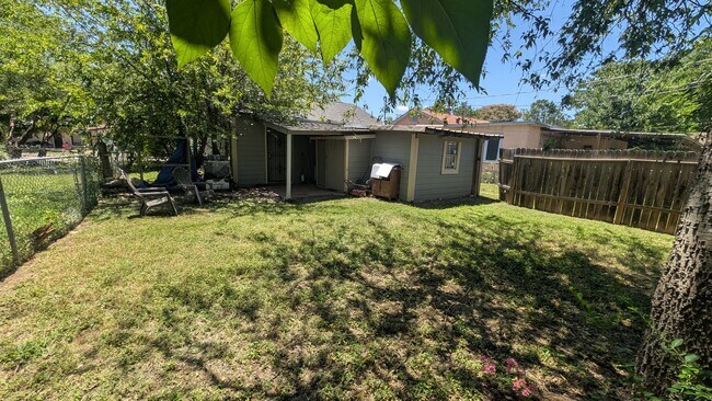Building Photo - 331 Gardina St