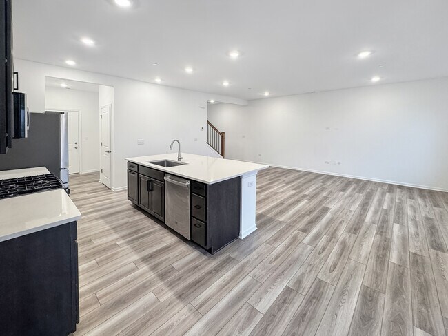 Building Photo - 1135 White Oak Cir