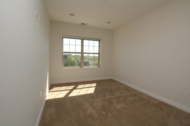 Building Photo - 4447 N Kedzie Ave