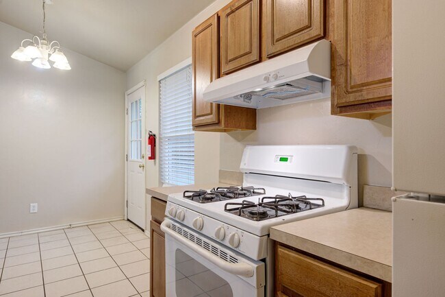 Building Photo - Gorgeous 3 bed 2 bath in Norman!